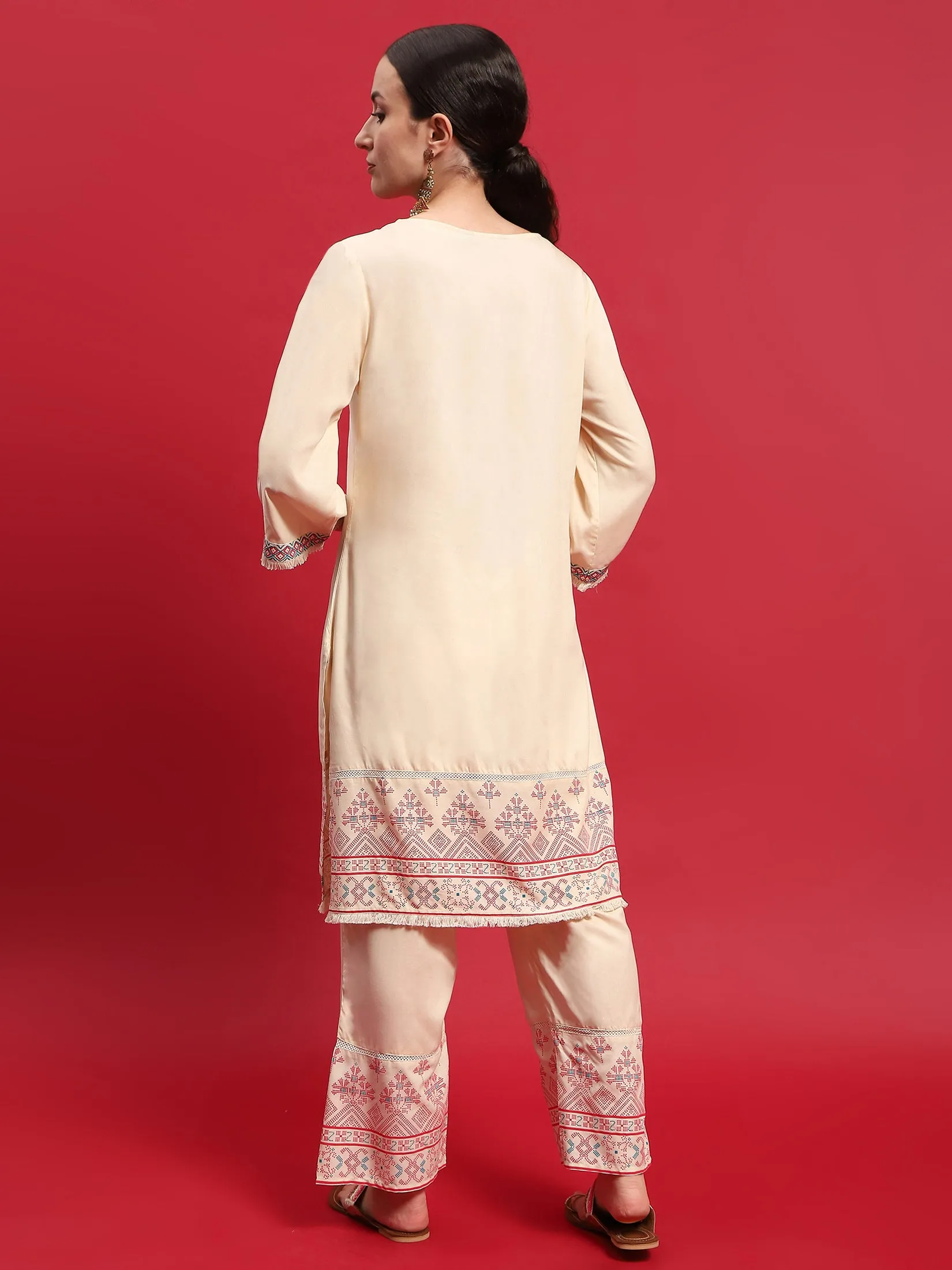 Women Liva Rayon Beige Solid Kurta With Comfort Pant