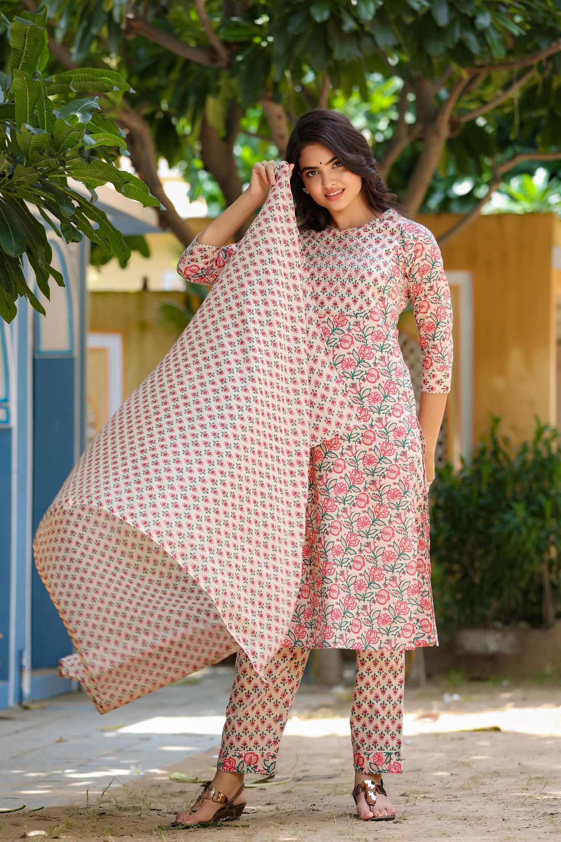 Women Pink & Beige Handblock Printed Dupatta Set