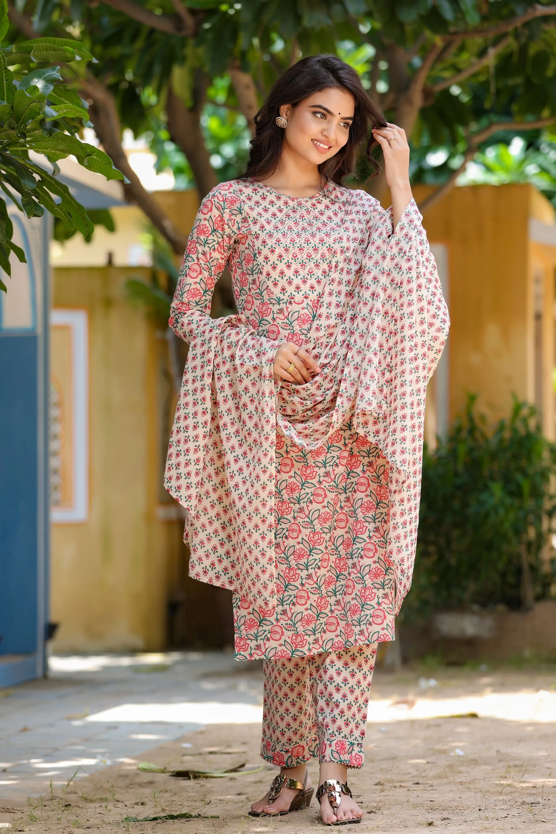 Women Pink & Beige Handblock Printed Dupatta Set